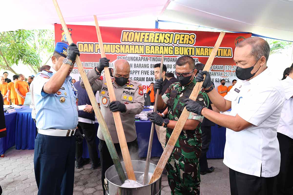 Hadiah Kemerdekaan! Polda Riau Gagalkan Peredaran 42,4 Kg Sabu dari Malaysia