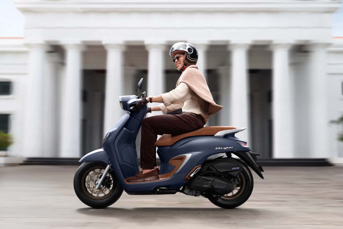 New Honda Stylo 160 Tampil Mewah dengan Warna Royal Matte Blue