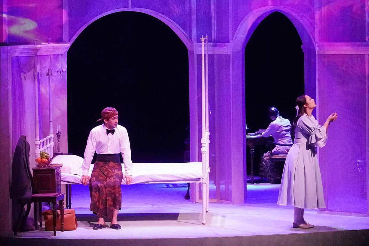 Kisah Nyai Ontosoroh dan Minke Kembali Hidup Lewat Teater Bunga Penutup Abad