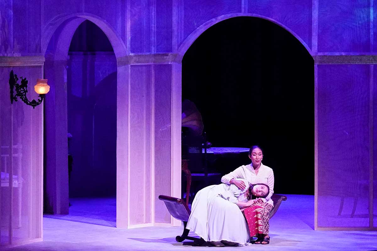 Kisah Nyai Ontosoroh dan Minke Kembali Hidup Lewat Teater Bunga Penutup Abad