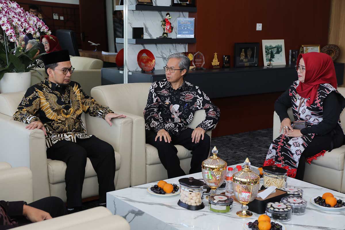 Ustadz Adi Hidayat Resmi Jadi Dosen Tetap di Sekolah Pascasarjana UPI