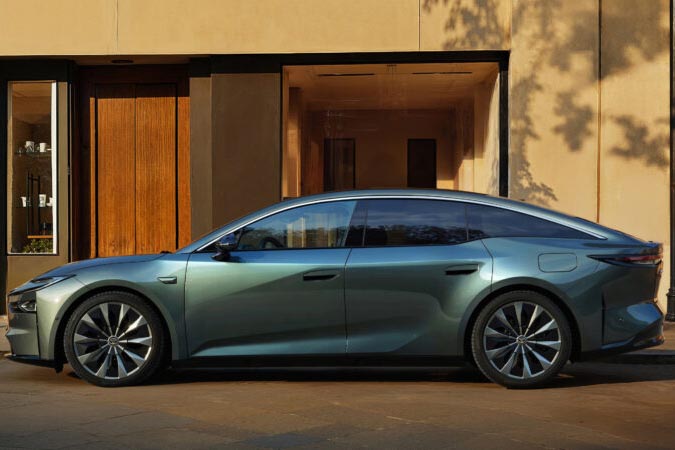 Toyota bZ7 Meluncur, Sedan Listrik Premium dengan Teknologi Huawei dan Xiaomi