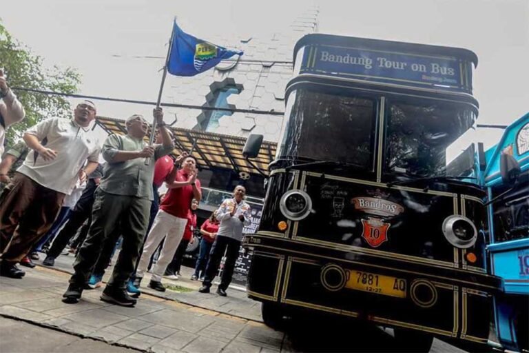 JajaP on Bandros Rute Wisata Baru Bertema Persib Bandung