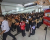 Pecahkan Rekor MURI, Ribuan Pelajar Serentak Naik Commuter Line