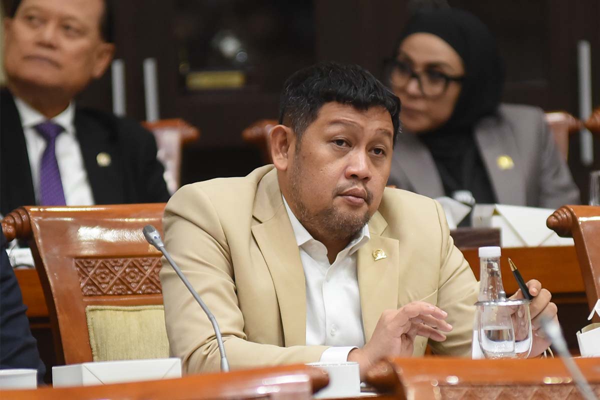 Banyak Pelanggaran Hukum, DPR Minta OJK Hapus Aturan Debt Collector