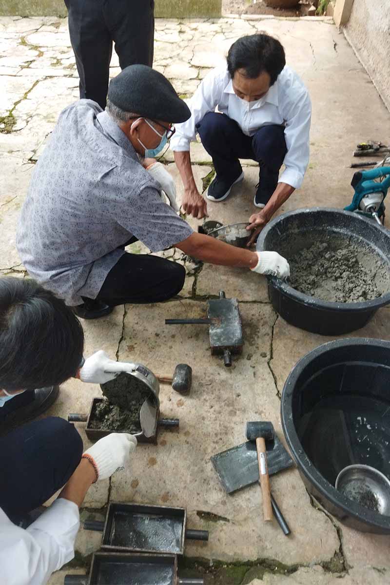 Limbah Jadi Berkah, Inovasi UPH Ubah Sampah Plastik Jadi Paving Block