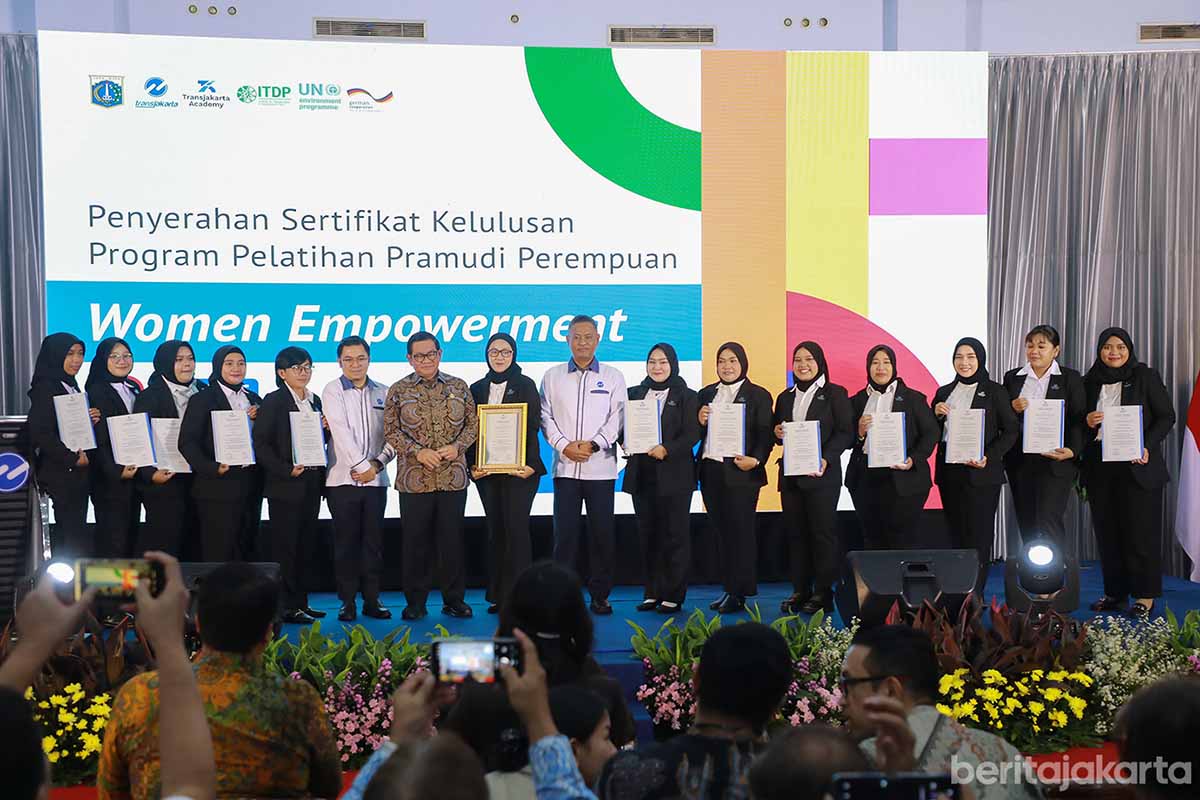 Lulus Pelatihan, 13 Perempuan Siap Jadi Pengemudi Bus TransJakarta di Jakarta