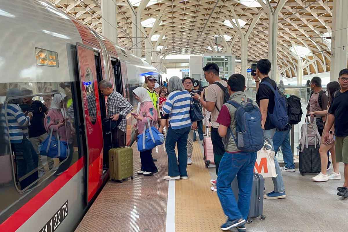 Kereta Cepat Whoosh Catat Lonjakan Penumpang Asing, Tembus 335.000 Wisatawan