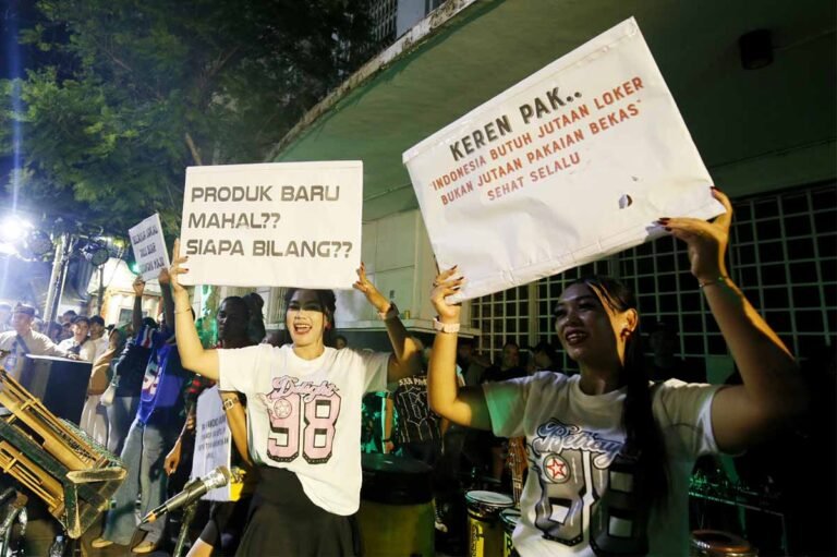 UMKM Bangkit, Aksi Jersey untuk Pak Menteri Padati Kota Tua