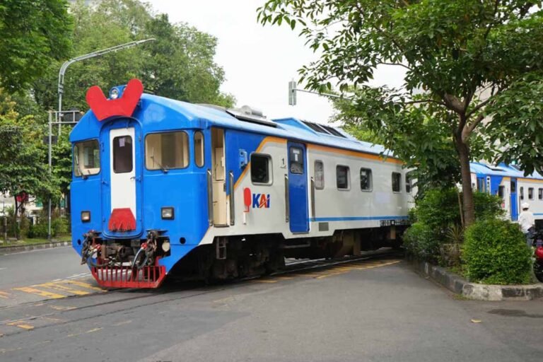 Wajib Coba, KA Batara Kresna Jadi Ikon Wisata Baru Solo Raya