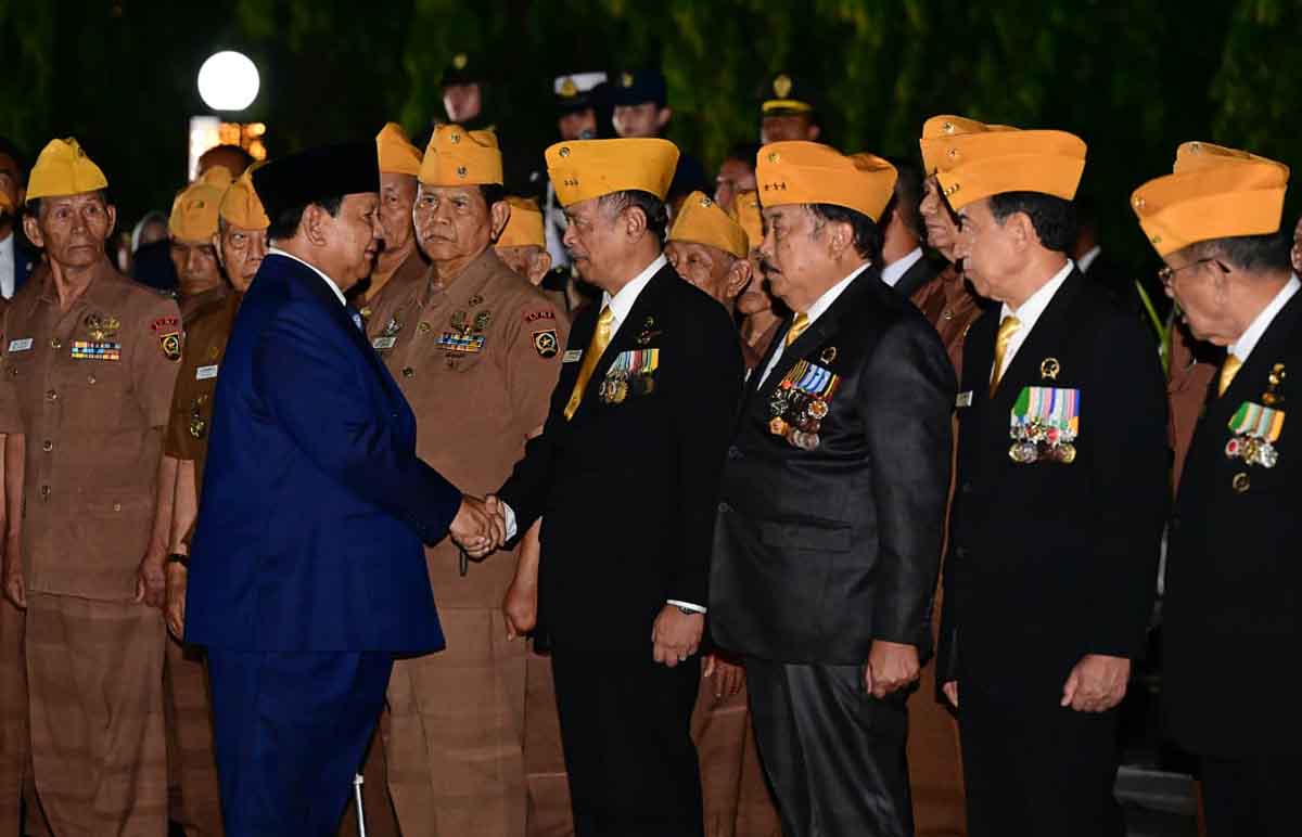 Prabowo Subianto Pimpin Upacara Hari Pahlawan, Serukan Semangat Juang Tanpa Lelah