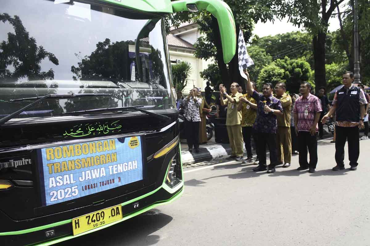 Tinggalkan Jawa Tengah 19 KK Transmigrasi ke Sulawesi dan Maluku