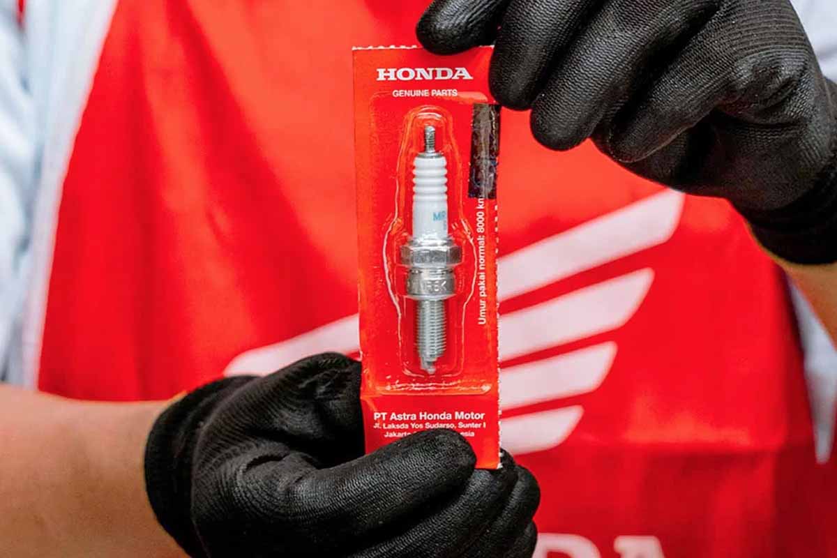 Wajib Cek, Ini Alasan Kenapa Busi Lemah Bikin Motor Boros dan Ngelos