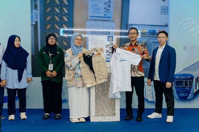 MRT Jakarta Ubah Pakaian Bekas Jadi Produk Kekinian yang Ramah Lingkungan MRT Jakarta Ubah Pakaian Bekas Jadi Produk Kekinian yang Ramah Lingkungan