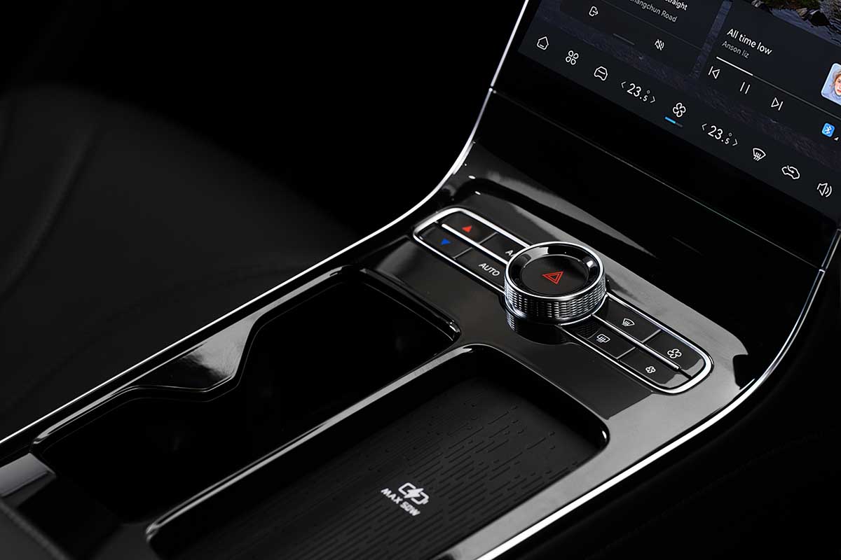 Terjebak Macet Tak Lagi Melelahkan, Ini Rahasia Nyaman Mobil LEPAS L8