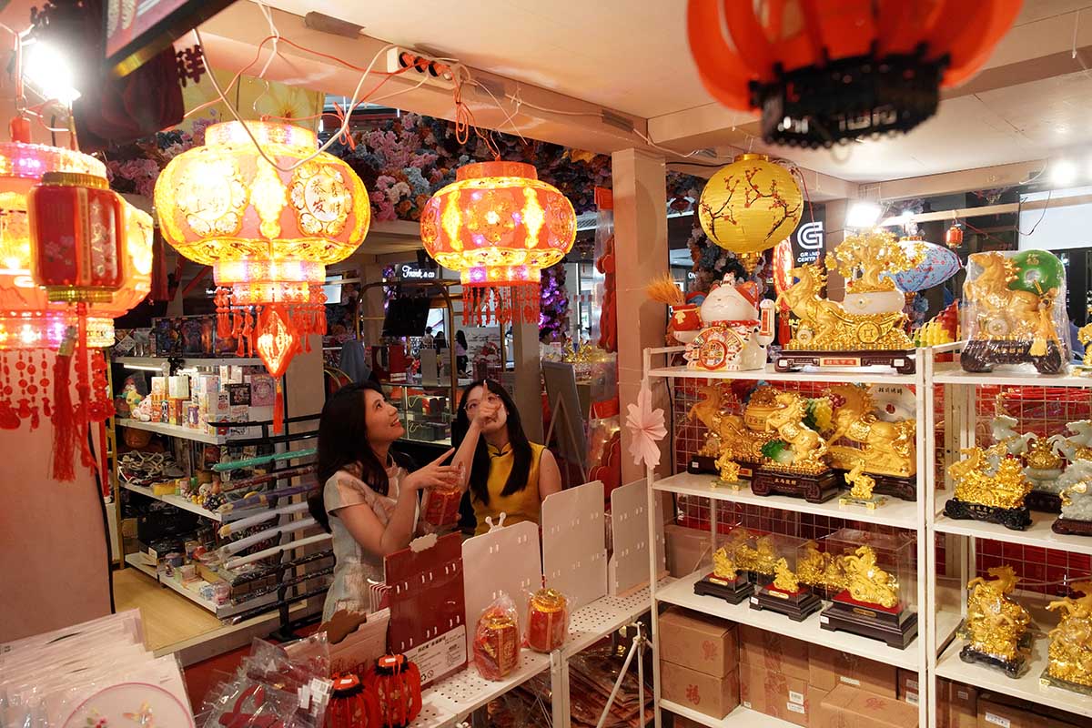 Taman Bunga Raksasa Hiasi Atrium Lippo Mall Puri