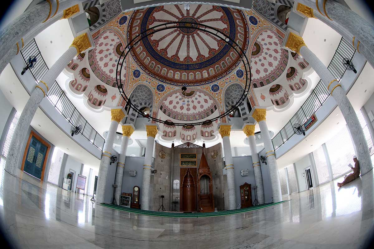 Pesona Masjid Al-Fajri Tampil Bak Blue Mosque Istanbul Turki