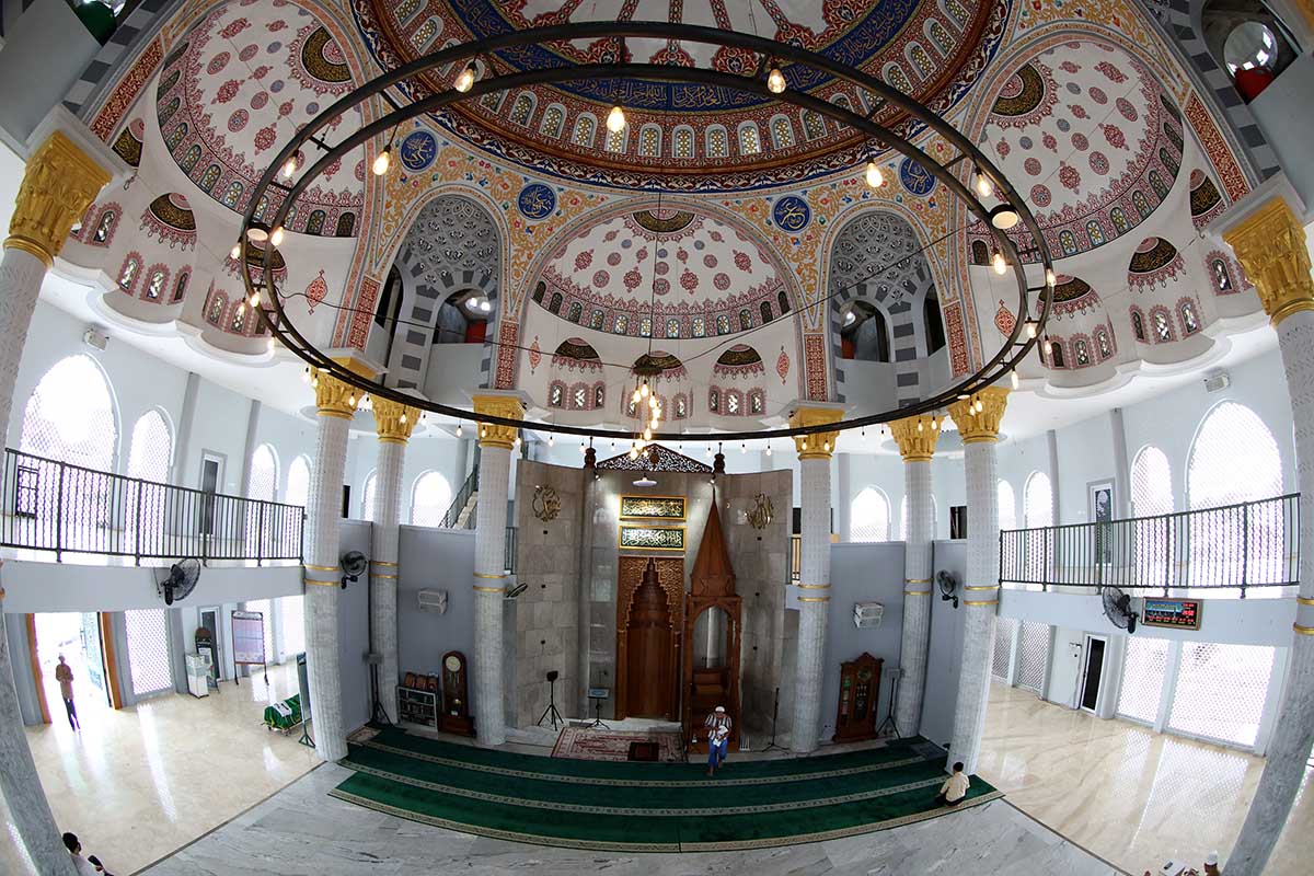 Pesona Masjid Al-Fajri Tampil Bak Blue Mosque Istanbul Turki