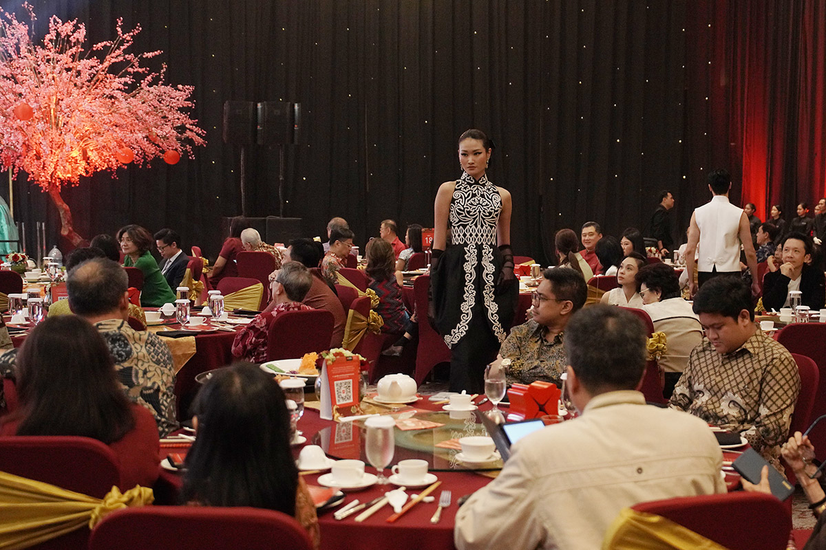 Koleksi Jie Karya Sebastian Gunawan Hidupkan DBS Spring Festival 2026