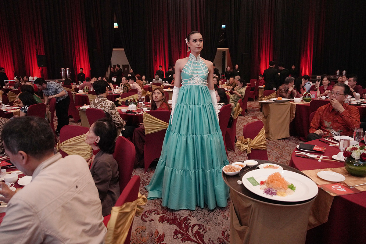 Koleksi Jie Karya Sebastian Gunawan Hidupkan DBS Spring Festival 2026