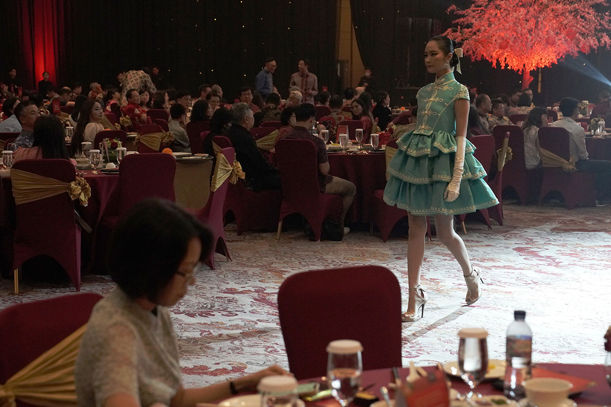 Koleksi Jie Karya Sebastian Gunawan Hidupkan DBS Spring Festival 2026