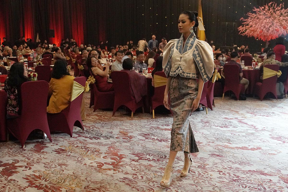 Koleksi Jie Karya Sebastian Gunawan Hidupkan DBS Spring Festival 2026