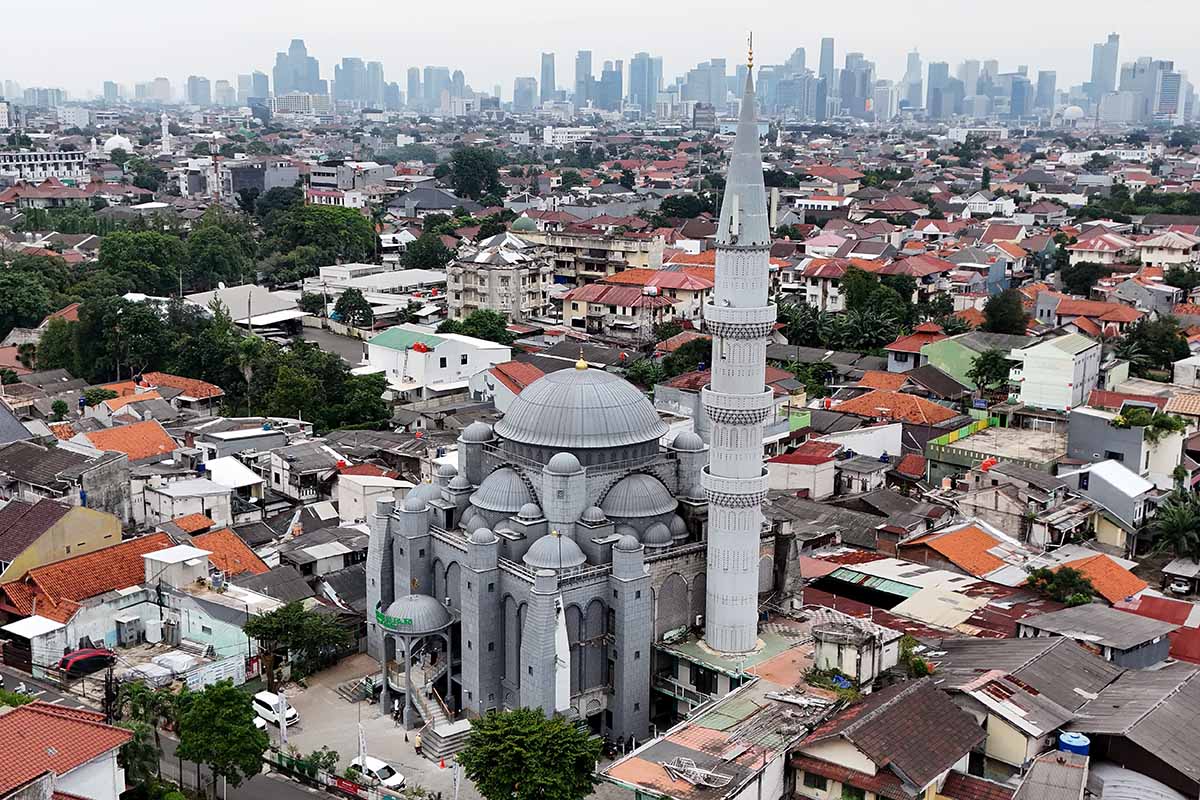 Pesona Masjid Al-Fajri Tampil Bak Blue Mosque Istanbul Turki
