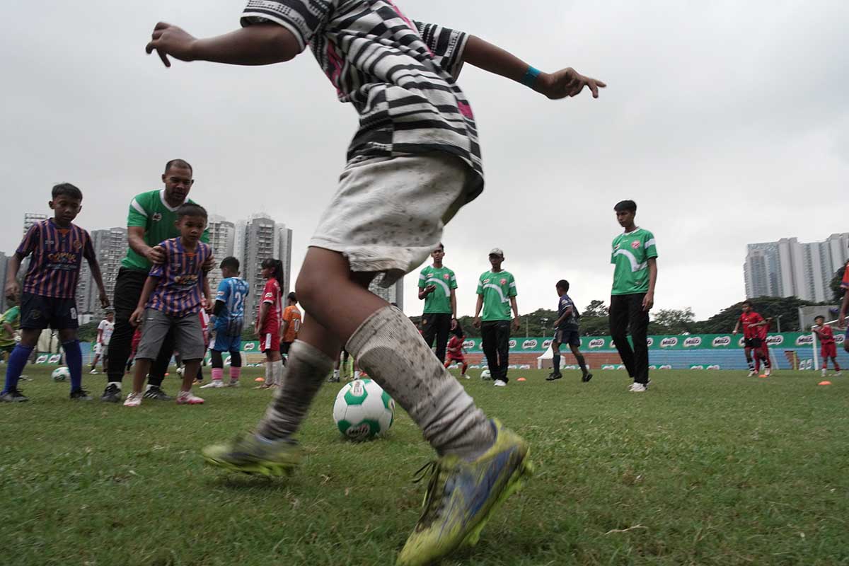 Penjaga Gawang Persija Berbagi Ilmu di MILO National Championship
