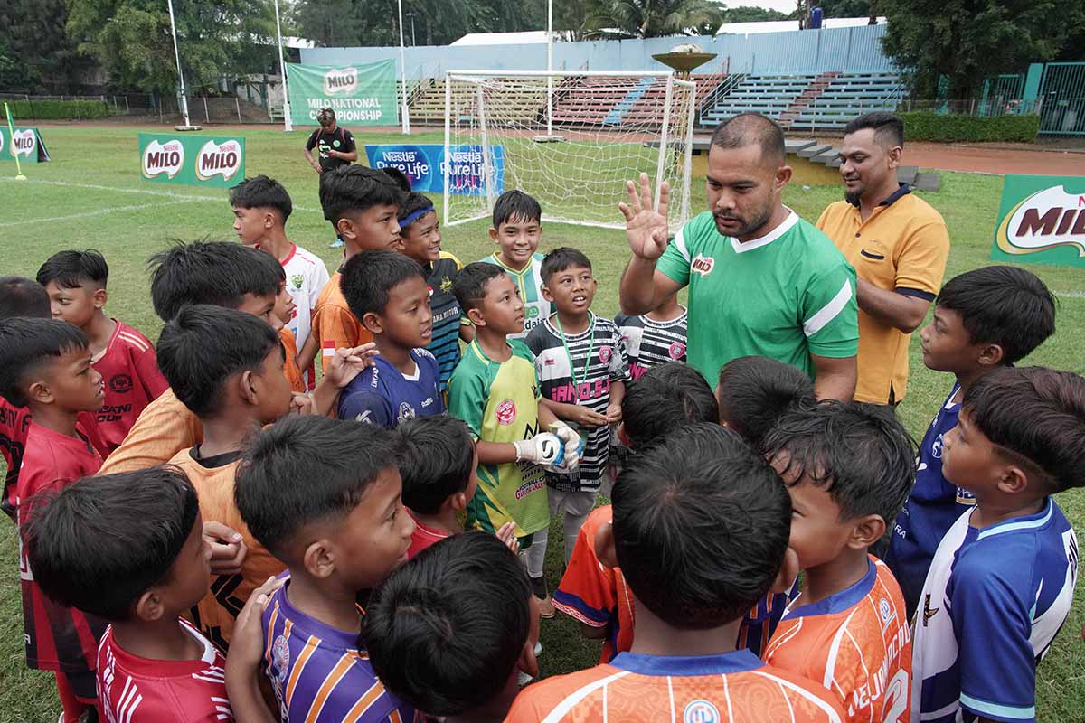 Penjaga Gawang Persija Berbagi Ilmu di MILO National Championship