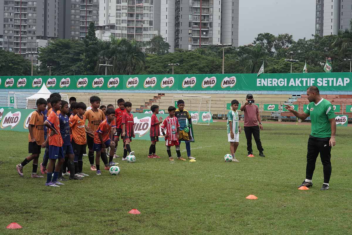 Penjaga Gawang Persija Berbagi Ilmu di MILO National Championship