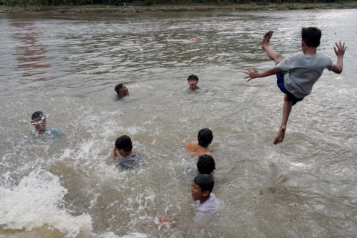 Sambut Ramadan, Warga Babakan Keramas Bareng di Sungai Cisadane