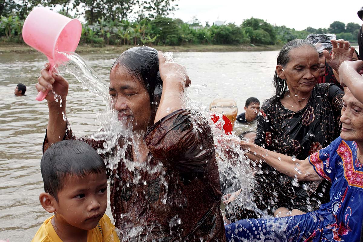 Sambut Ramadan, Warga Babakan Keramas Bareng di Sungai Cisadane