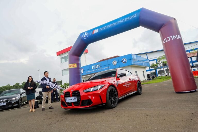 BMW Ajak Jurnalis Belajar Hard Braking hingga Drifting di Safety Driving Masterclass