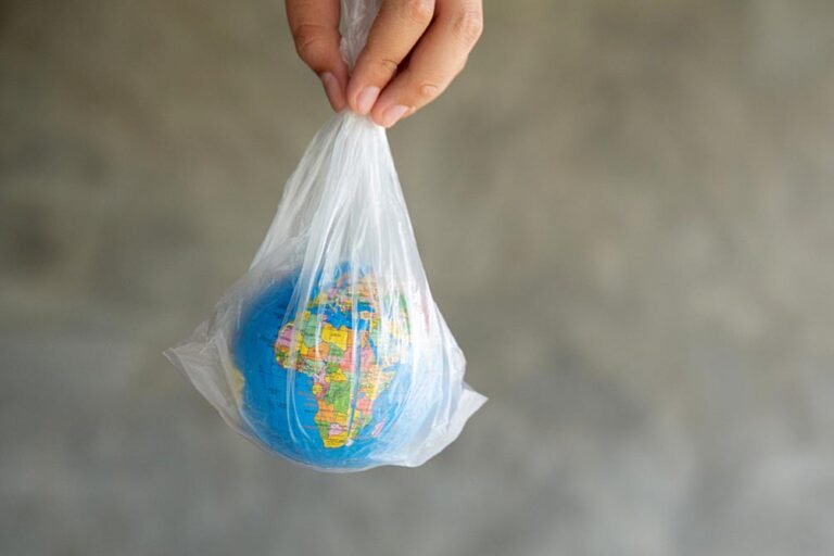 Harga Plastik Melonjak UMKM Terancam, Pemerintah Siapkan Solusi