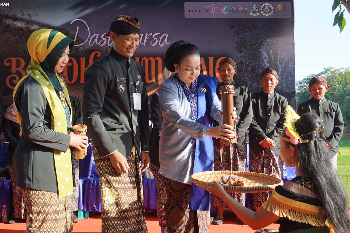 Unik, Warga Desa Pesanggrahan Bayar PBB Pakai Bambu, Hasilnya Fantastis