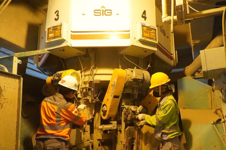 SIG Tancap Gas Belanja Suku Cadang Lokal Rp809 Miliar