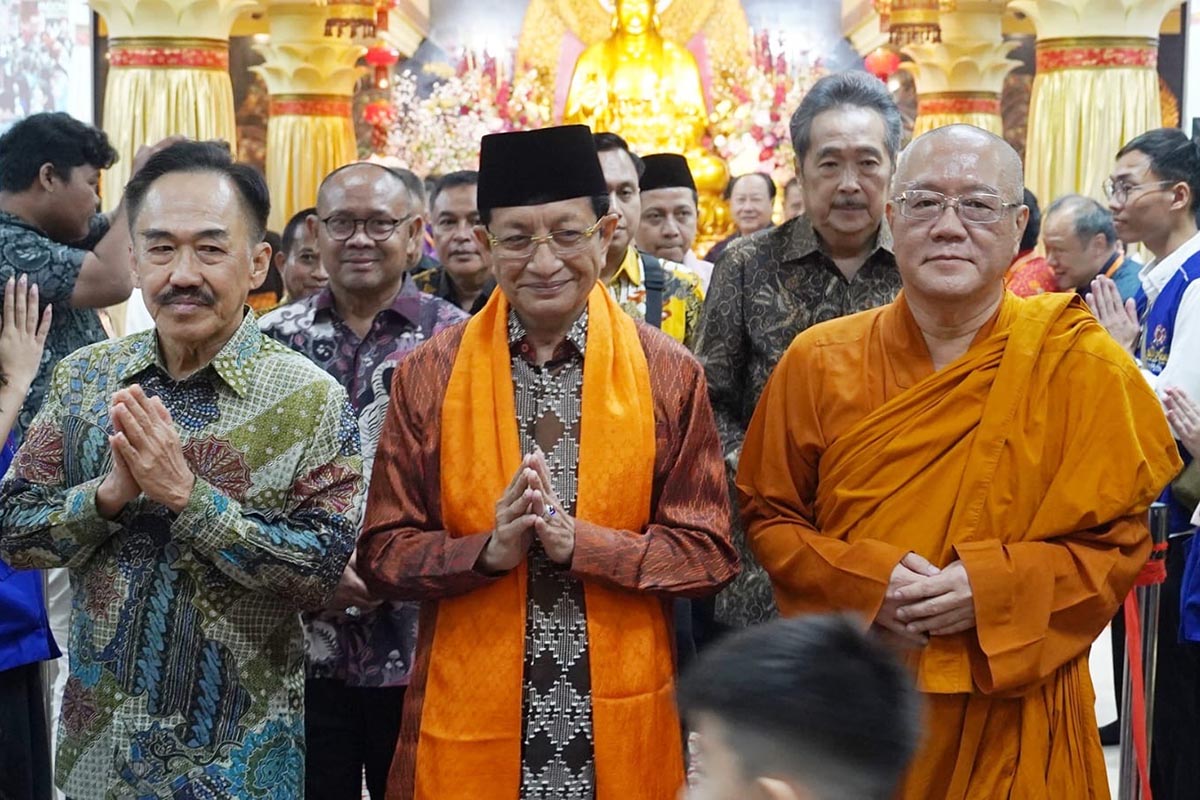 Menag Ajak Masyarakat Tebar Cinta Kasih di Perayaan Waisak 2026