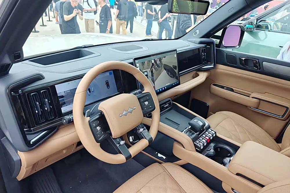 Denza B5 dan B8 Mengaspal, Teknologi Baru BYD Bikin SUV Makin Gahar