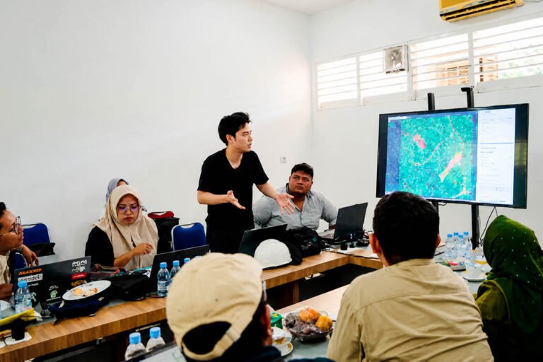 Cuma Pakai HP, Karyawan Sawit Bisa Deteksi Penyebab Kebun Rusak dengan Satelit