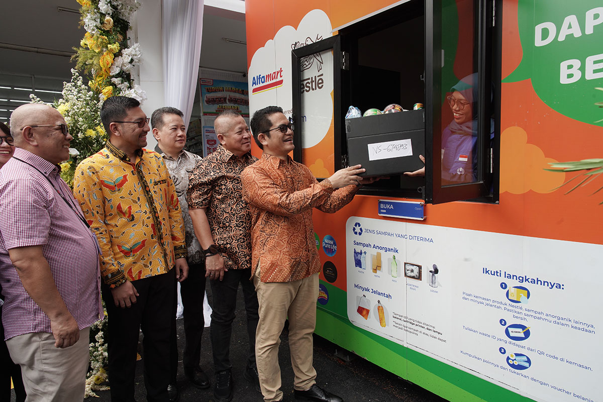 Warga Kini Bisa Buang Sampah Dapat Voucher Belanja, Begini Caranya