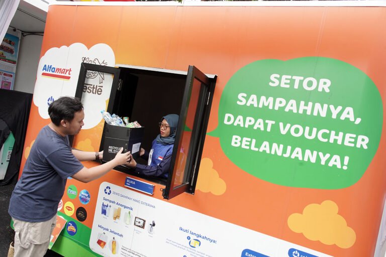 Warga Kini Bisa Buang Sampah Dapat Voucher Belanja, Begini Caranya