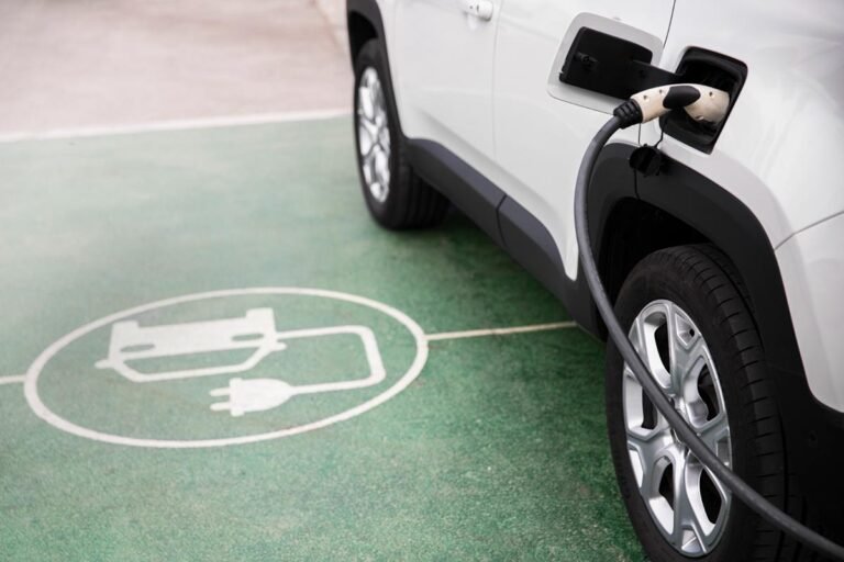 Beneran Ini? Mobil Listrik di Jakarta Bebas Ganjil Genap dan Gak Bayar Pajak