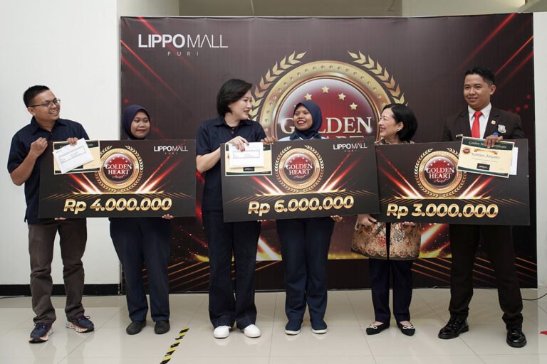 Ribuan Barang Pengunjung Mall Dikembalikan, Sosok Frontliner Ini Diguyur Penghargaan