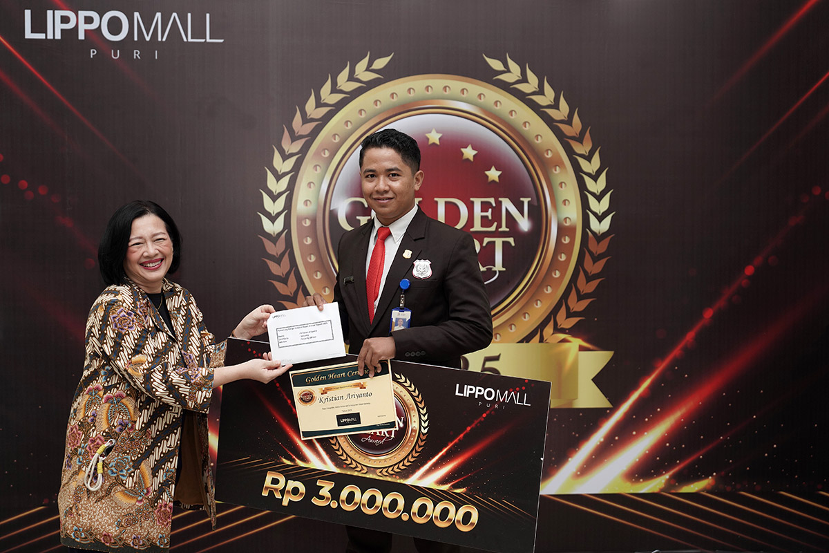 Ribuan Barang Pengunjung Mall Dikembalikan, Sosok Frontliner Ini Diguyur Penghargaan