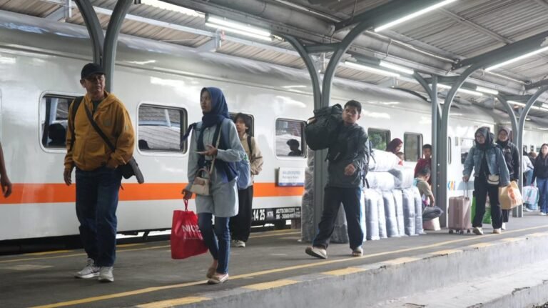 Kereta Api Jadi Primadona Moda Transportasi Lain Mengalami Penurunan