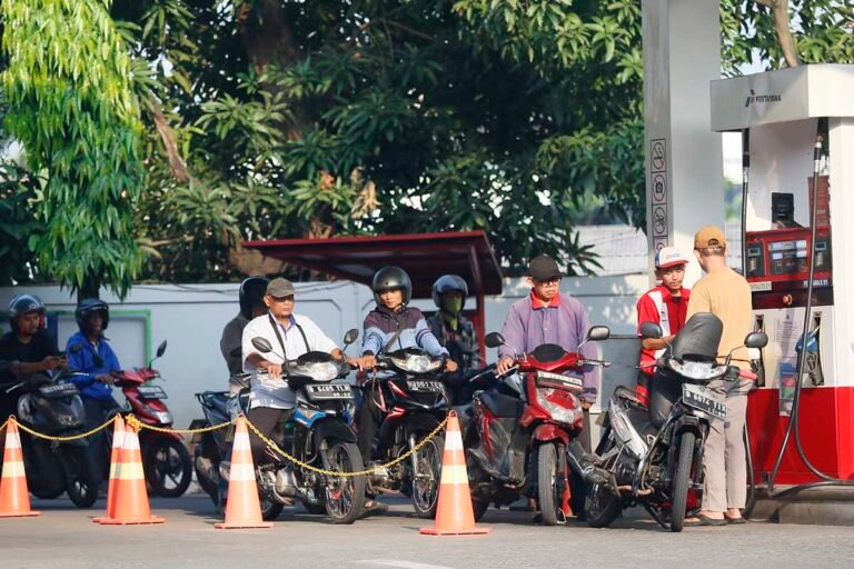 Pertamax Naik Tajam, Ekonom Sebut Konsumen Sangat Mungkin Pindah ke Pertalite