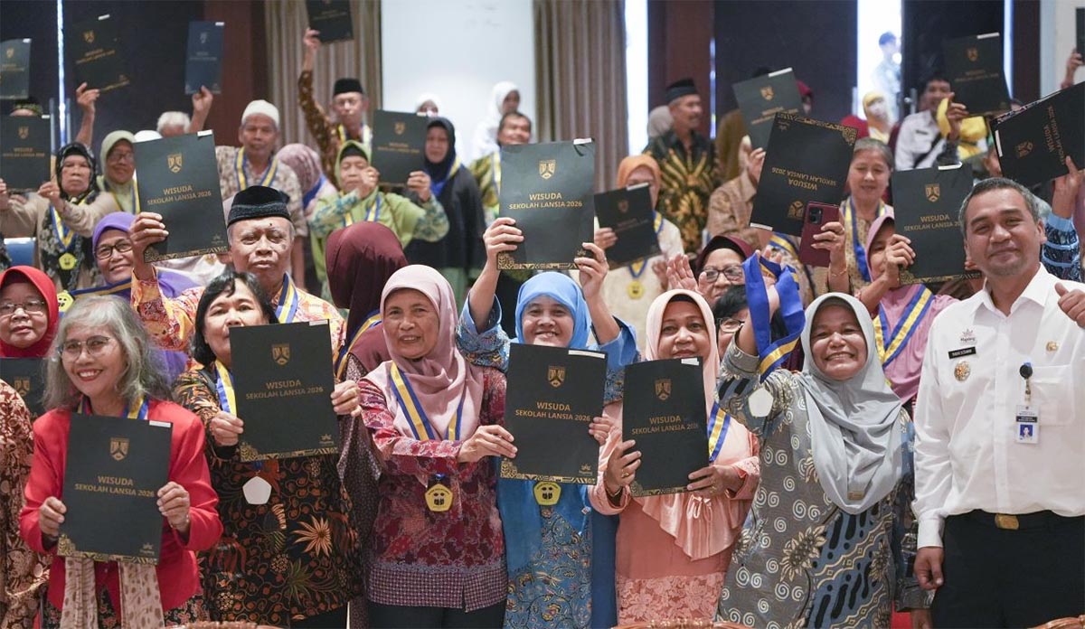 Usia Bukan Halangan, Sekolah Lansia Magelang Cetak 261 Wisudawan