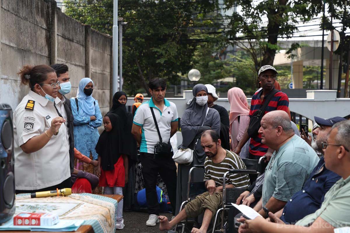 Pencari Suaka Kembali Berkemah di Trotoar, Pemkot Jaksel dan UNHCR Cari Solusi