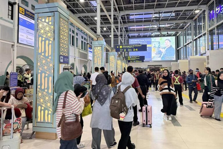 Pasar Senen Masih Jadi Raja, Ini Daftar 10 Stasiun Kereta Tersibuk di Indonesia
