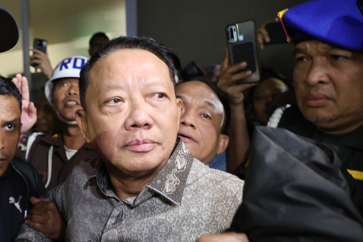 Tanpa Rompi Tahanan, Eks Jampidsus Febrie Adriansyah Resmi Ditahan